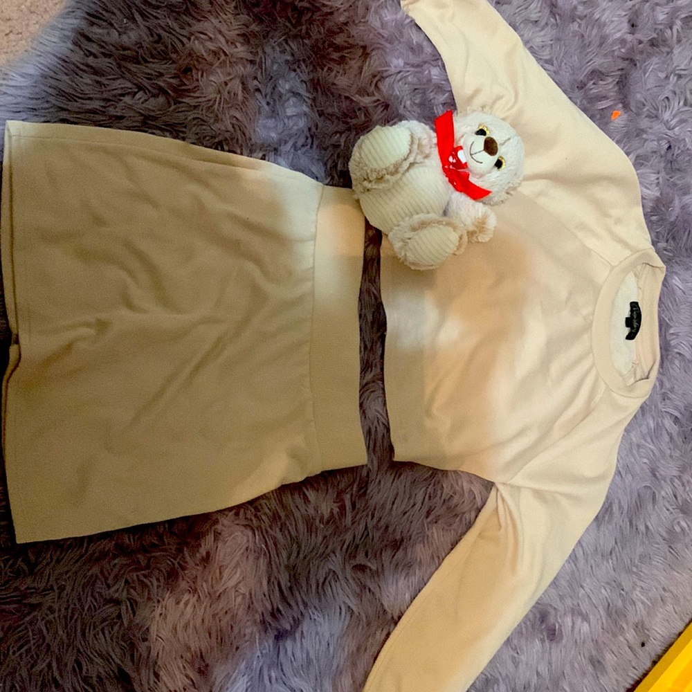 It is a two piece cream color  it has been worn only once it’s is very cute